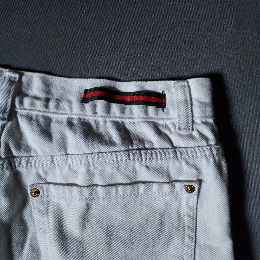 White jeans with distressed legs. Men's 32" x 30" - Picture 9 of 10